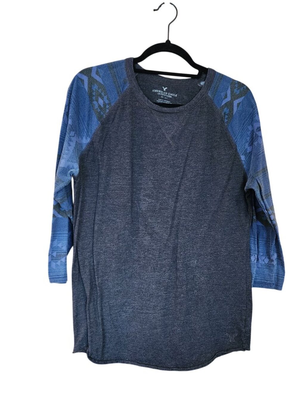 American Eagle Outfitters charcoal grey and blue patterned raglan t-shirt Mens